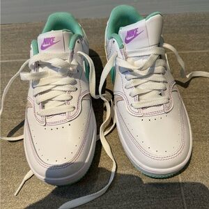 Brand NEW Nike sneakers size 6